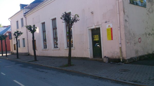 Tartu 37 on põlisvõrukate jaoks eelkõige endise kino Avangard hoone. Foto: VÕRUMAA TEATAJA