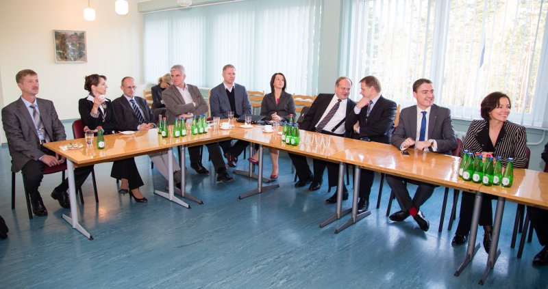 Võrumaad külastav peaminister Taavi Rõivas kohtus Lõuna-Eesti Haigla, Eesti Haigekassa ning Tartu Ülikooli Kliinikumi esindajatega, 3.10.2014 FOTO: