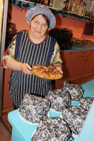Evi Paat, Dajandra omanik ja juhataja peab kokaametit juba sellest ajast, kui oli värskelt valminud Rannatare.     Foto: JOOSEP AADER