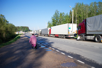 Fotomeenutus paari kuu tagusest ajast, mil veoautode piirijärjekord oli Luhamaa taga Venemaa poolel mitme kilomeetri pikkune. Foto: Võrumaa Teataja