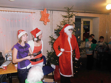 Hetk Varstu noorte korraldatud heategevuslikult jõulupeolt Hargla hooldekodus. Foto: ERAKOGU