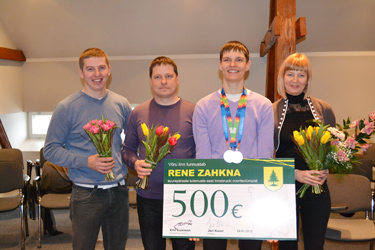  Rene Zahkna koos ema, isa ja treeneriga. Foto: PILLE IVASK