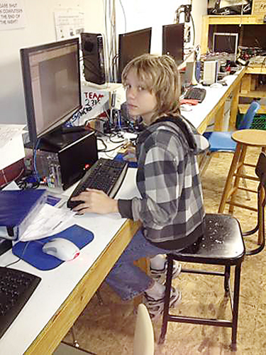 Sam Polikarpus, kes on Viido Polikarpuse venna pojapoeg, ja Viido kohtusid esimest korda Facebookis. Foto: ERAKOGU