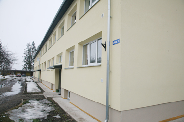 Pildil ainus KredExi toetuse abil soojustatud kortermaja Võrumaal, mille elanikel on küttekuludelt võimalik säästa vähemalt 25 protsenti.	Foto: INNO TÄHISMAA
