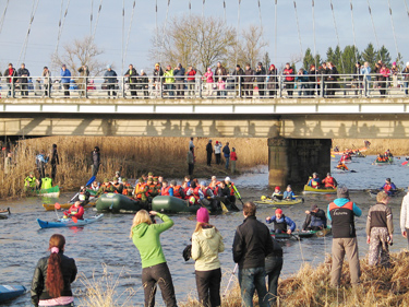 Sel aastal anti Võhandu maratonil ametlik start Kirumpää silla juures.  Foto: HELIN LEIS