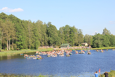 Tänavusel paadirallil startis Kaussjärve kaldalt rekordarv paatkondi. Foto: BIRGIT PETTAI