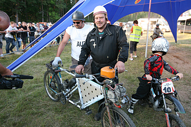 Kahe mootoriga tandemvõrr (paremal) säärude klassi võistluse stardis. Foto: INNO TÄHISMAA