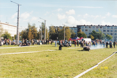 Nii võis kümmekond aastat tagasi näha saane kihutamas Tallinnas Mustamäe korrusmajade vahel. Foto: ERAKOGU