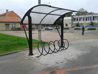 Vabaduse platsil asuv varjualusega jalgrattahoidla. FOTO: Aigar Nagel