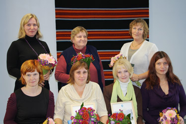 Istuvad (vasakult): Kristel Koddala, Silvi Pihlakas, Jaanika Kogri, Erika Reintamm. Seisavad (vasakult): Kristi Aavakivi, Ülle Lehtsalu, Made Saar.		Foto: MAARJA KAIV