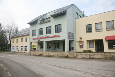 Pakleri pood (pildil) Antsla kesklinnas ja Hauka pood vana raudteejaama juures, mis on langenud varaste küüsi. Foto: INNO TÄHISMAA