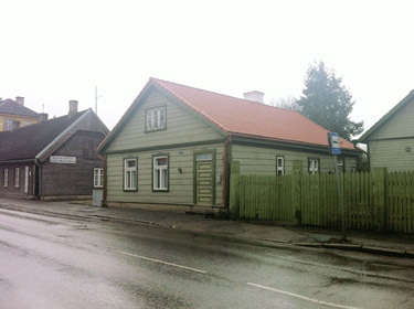 Piltidel on Jüri 6 ja Va- baduse 17 hooned Võrus, mille katuste vahetuseks andis linn abi kokku ligi 2500 eurot. Foto: INNO TÄHISMAA