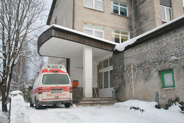 Tervisekeskuse väsinud välisilme taga peituvad värskelt remonditud ruumid. Foto: Võrumaa Teataja