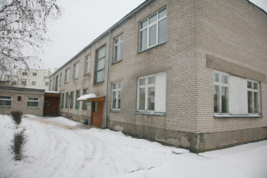 Endise gaasianalüsaatorite tehase Jussikese lasteaia maja, mis asub Paju tänaval Võru linna raamatukogu hoone taga. Seal õppisid vahepeal Võrusoo kooli ja Võru 1. põhikooli algklasside õpilased, aga praeguseni on see maja paar aastat tühjalt seisnud. Foto: INNO TÄHISMAA