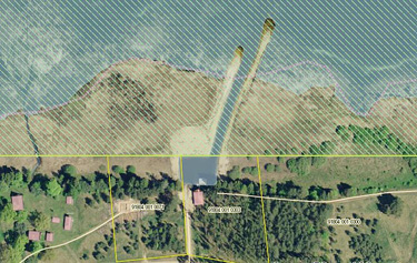 Pildil on näha Oksa kinnistu ja selle juurde ehituskeeluvööndisse rajatud paadikanal, mille likvideerimiseks tegi keskkonnainspektsioon ettekirjutuse, mille kohus omakorda tühistas.    Foto: VÄLJAVÕTE MAA-AMETI KAARDISERVERIST