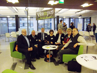 Mehis Adamson (vasakult esimene) ja Hillar Punamäe (paremalt esimene) Sankt-Peterburi ülikoolide õppejõududega.   Foto: ERAKOGU