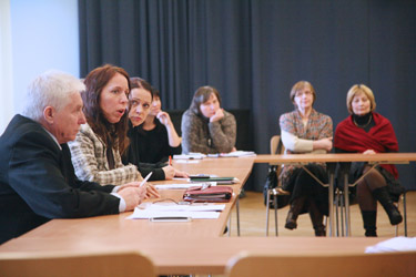 Hetk kohtumiselt Võrumaa haridustöötajatega, mida vedasid Keskerakonna liikmed (vasakult) Toomas Paur, Mailis Reps ja Anneli Ott.	  Foto: INNO TÄHISMAA
