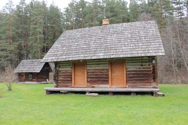 Majutatakse üle 100 aasta vanuses aidas, kus on kuus kohta ja kaks lisakohta. Üks on vanaaegne ja teine on kaasaegne tuba. 	   Fotod: BIRGIT PETTAI