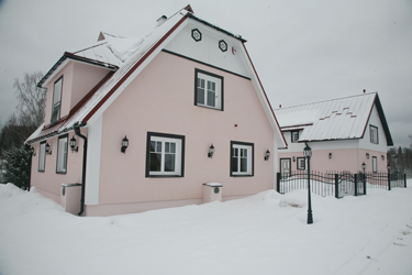 Välisvaade Ööbikuoru villa kahele majale. Foto: INNO TÄHISMAA