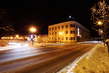 Võru Katariina alleel on eelmise aasta sügisest siranud mitukümmend lambipirni. Samas on lambivalgus silmale päris ere, mis tekitab kahtlust, et kas tegu pole valgusreostusega.	    Foto: ANDREI JAVNAŠAN