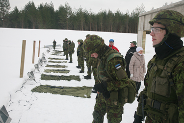 Kuperjanovi pataljoni kaitseväelased pärast laskmisharjutust. Foto: INNO TÄHISMAA