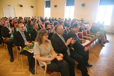 Omavalitsusliidu aastapäev tõi Vastseliina rahvamaja saali rahvast täis. Foto: Võrumaa Teataja