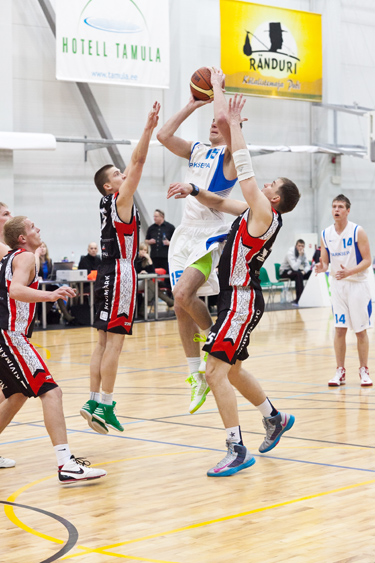 Võitlus esiliiga play-off koha nimel.        Foto: Maidu Jaason