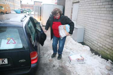 Maie kesklinna Konsumi ukse taga.  Foto: INNO TÄHISMAA