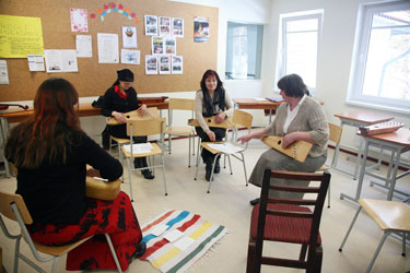 Kandle toas sai Sõmerpalu vallas üha populaarsemaks muutuvat kandlemängu õppida. Foto: IRJA TÄHISMAA