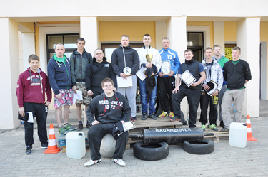 Kõiki 13 osalejat tunnustati võistlusel osalemise eest tänukirja ja rammumehe T-särgiga. Foto: BIRGIT PETTAI