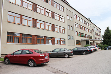 Praegu paiknevad Võru perearstikabinetid valdavas osas endises polikliiniku hoones. Uue keskuse rajamine võib polikliinikumaja tühjaks jätta.   Foto: INNO TÄHISMAA 