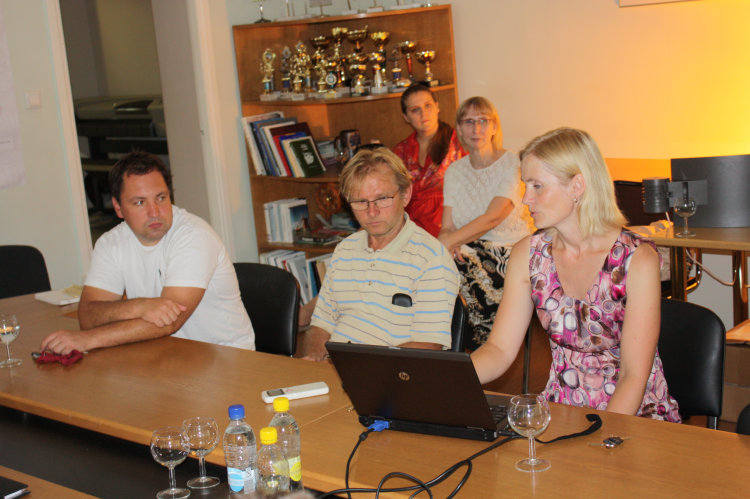 KIKi projektikoordinaator Aive Haavel jagab teavet.  Foto: VÕRU LINNAVALITSUS