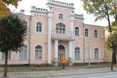 Pärast mitme aasta pikkust müüki ostja leidnud Võru ajalooline postimaja. Foto: INNO TÄHISMAA