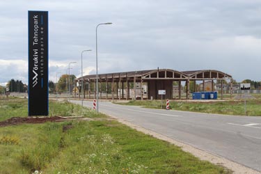 Aasta aega tagasi  valminud Kivi tänav seisab praegu jätkuvalt jõude.  Foto: INNO TÄHISMAA