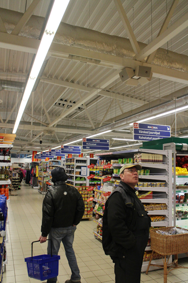 Teisipäeval uudistasid ostjad pärast Võru Maxima avamist selle lage.       Foto: INNO TÄHISMAA