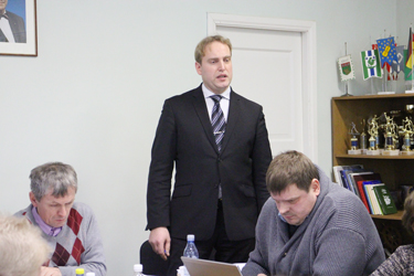 Linnapea Anti Allas 22. jaanuaril toimunud linnavolikogu istungil volikogu liikmetele aru andmas. Foto: INNO TÄHISMAA