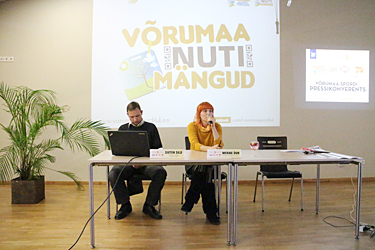 Võrumaa Spordiliidu juhatuse esimees Sixten Sild (pildil vasakul) ja tegevjuht Merike Õun möödunud reede pealelõunal Võrumaa toidukeskuse seminariruumis toimunud pressikonverentsil tutvustamas liidu käesoleva aasta tegevusplaani. Foto: INNO TÄHISMAA