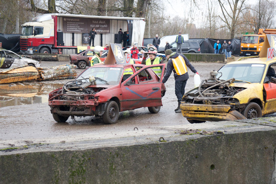 Võistluse paus, taamal laval esineb Üllar Jörberg.  Foto: INNO TÄHISMAA