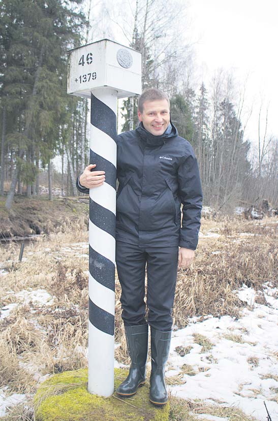 Minister Hanno Pevkur eile Eesti- Läti-Vene piiride ristumiskohas Pedetsi jõe ääres. Fotod: INNO TÄHISMAA