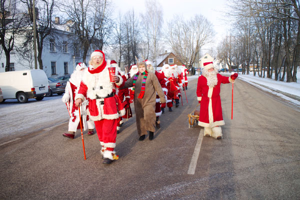 Jõulutaadid  pühapäeva keskpäeval Antslasse saabumas. Foto: INNO TÄHISMAA