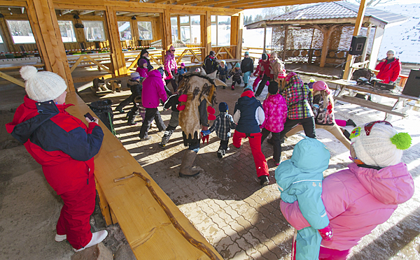 Hetked pühapäevaselt vastlapäevaürituselt Nõiariigis.  		           Foto: ANDREI JAVNAŠAN