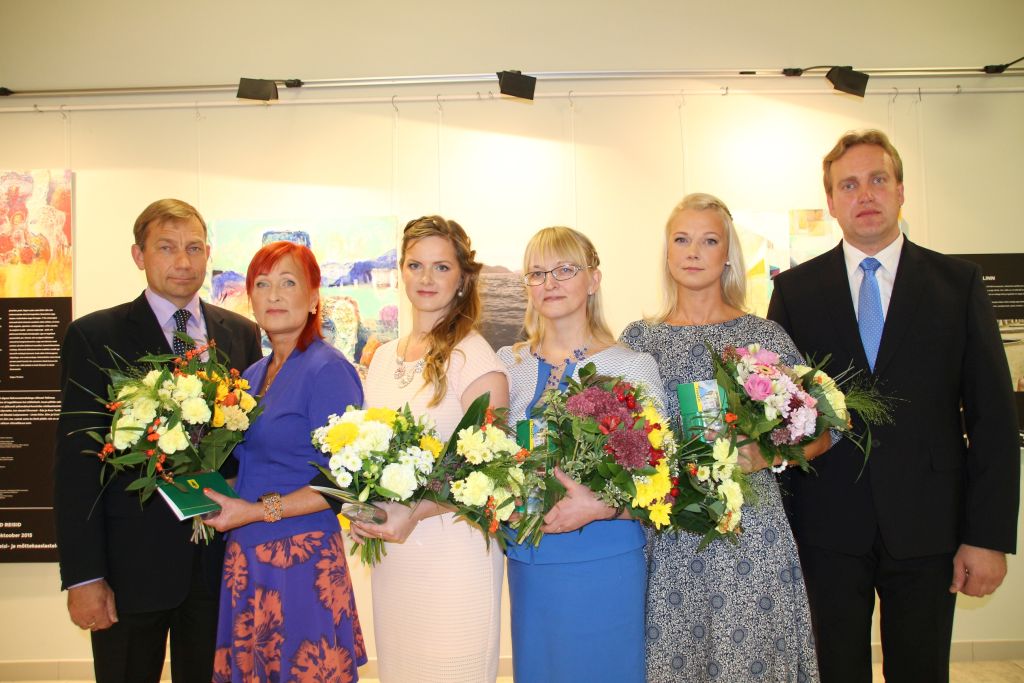 Vasakult abilinnapea Sixten Sild, Koidu Süvaorg, Janeli Jorro, Ere Tumm, Gaida Vassin, linnapea Anti Allas.