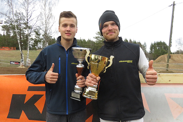 Mulgi-krossilt tõid Sõmer-pallu kaks võitu Karel Kutsar  (MX-2) ja Tanel Leok (MX-1).  Foto: SÕMERPALU MOTOKLUBI