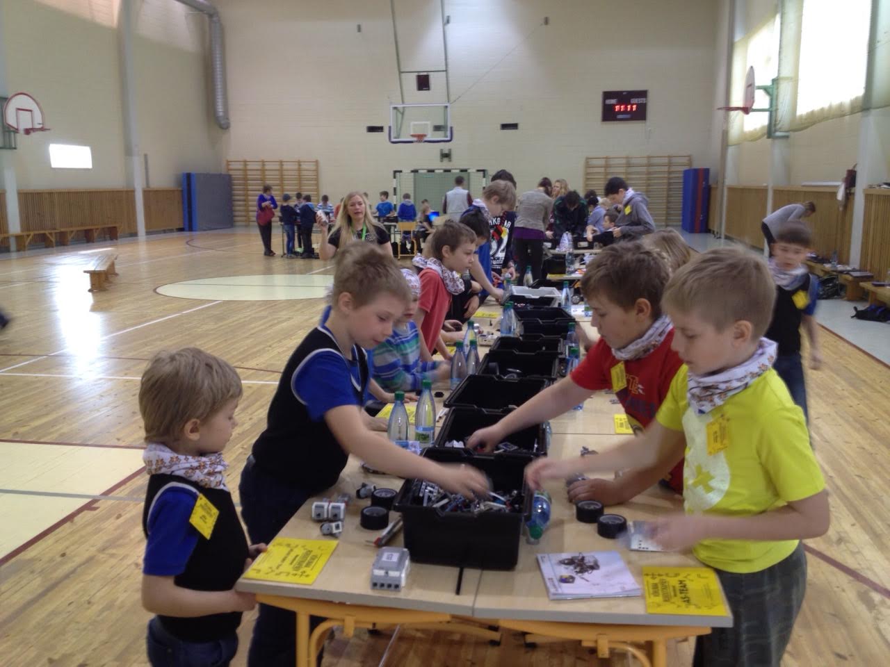 Sumorobotite meisterdamine Rõuge põhikooli saalis algas täna kell 11.10.