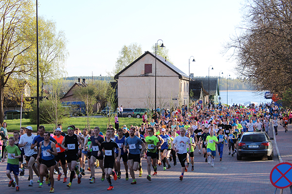 Traditsiooniline stardipaugupilt kohe pärast võistluse algust.  Foto: AIGAR NAGEL