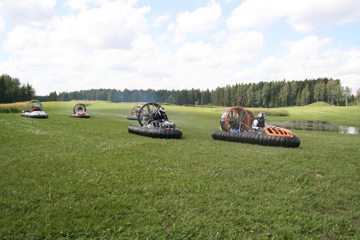 Nädalavahetusel lustinud hõljukisõitjad. Fotod: FOTOSFERA / ANDREI JAVNAŠAN