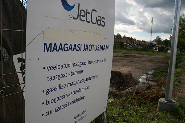 Uuest aastast hakkavad Võrumaa elanikke sõidutama uued gaasibussid. Hansa Bussiliinid sõlmis busside tankimise osas lepingu Alexelaga. Konkureeriv Jetgas jälgib praegu olukorda ja plaanib sarnase gaasitankla oma Jaama tänava krundil samuti valmis ehitada. Kas või gaasiautode teenindamiseks. Foto: ERAKOGU