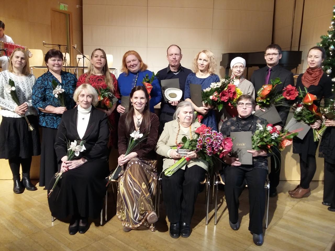 Reedel, 6. jaanuaril Kandles toimunud kultuurirahva tänuüritusel tunnustatute ühisfoto  FOTO: LIANA ALLAS