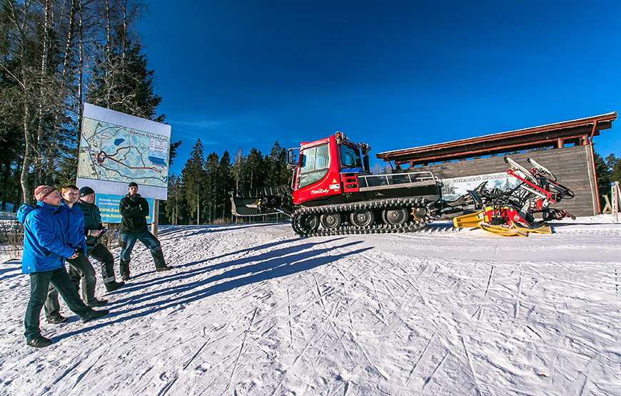 Eile hommikul Haanja suusakeskuses. Haanja maratoni korraldaja Ahti Utsal  (vasakult), peakorraldaja Aare Eiche ning rajameistrid Andri Raat ja Priit Küppar. Foto:FOTOSFERA / ANDREI JAVNAŠAN