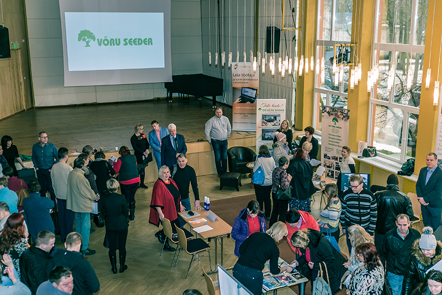 Võru töömessil oli väljas 23 ettevõtet, kes pakkusid 122 töökohta Võrumaal.  Foto: ANDREI JAVNAŠAN